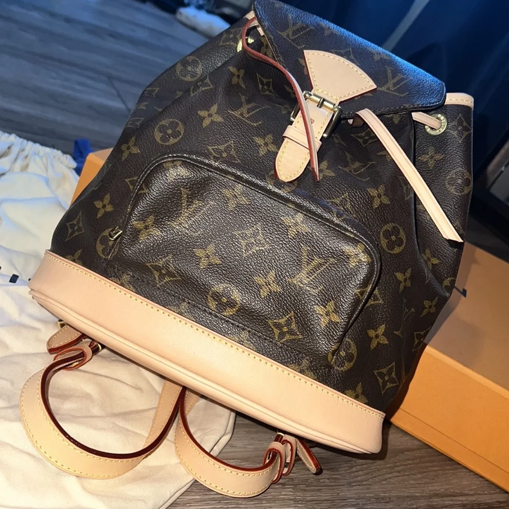 Authentic Louis Vuitton montsouris mm backpack - Picture 4 of 10